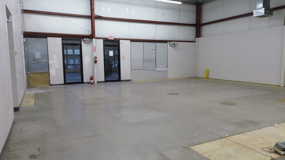 More Photos Of 44180 Airport View Dr, Hollywood Warehouse For Lease