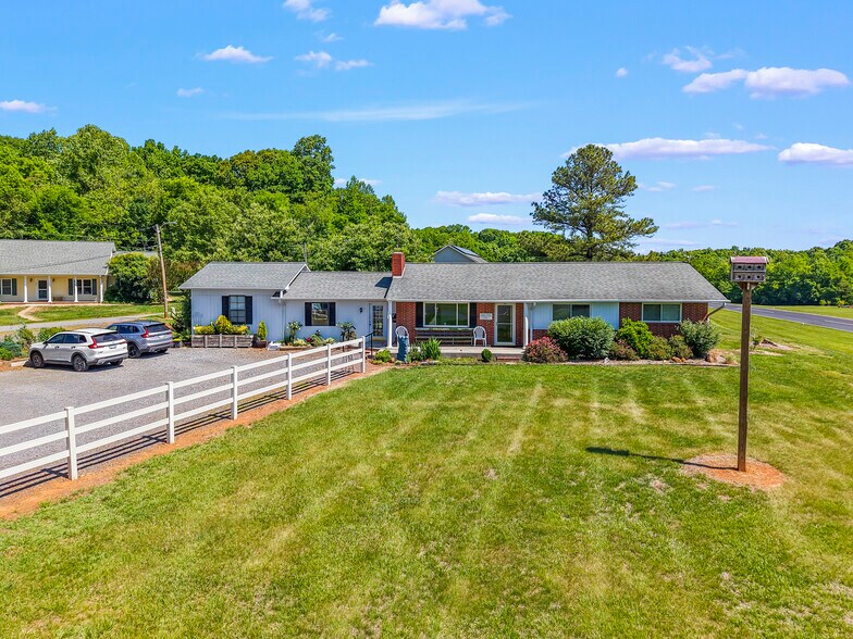 More Photos Of 249 Gilbert Rd, Mocksville Airport For Sale