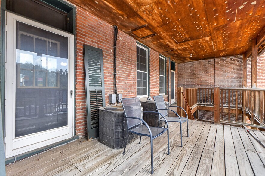 More Photos Of 138 N Main St, Saint Charles General Retail For Sale