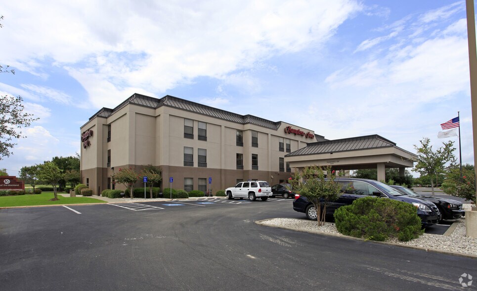 More Photos Of 10000 Emmett F Lowry Expy, Texas City Unknown For Lease