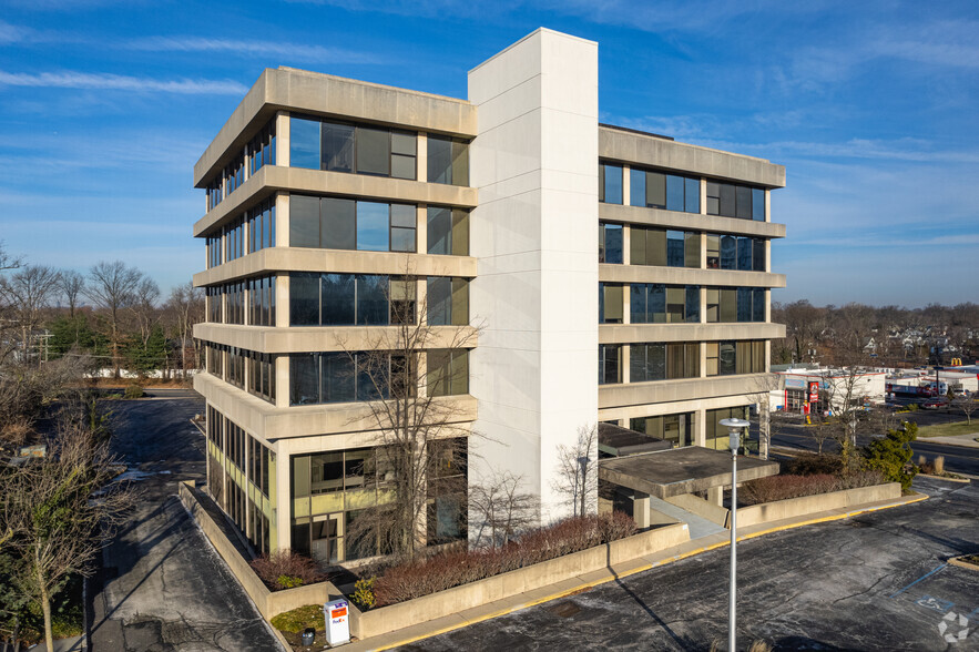 Primary Photo Of 600 W Cuthbert Blvd, Westmont Office For Lease