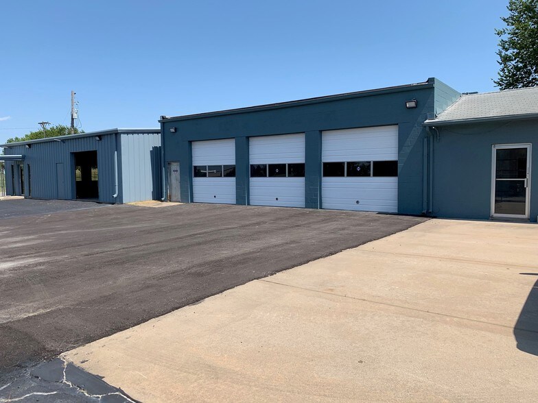 Primary Photo Of 2951-2955 S George Washington Blvd, Wichita Auto Repair For Sale