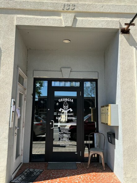 More Photos Of 133 S Hill St, Griffin Storefront Retail Office For Lease