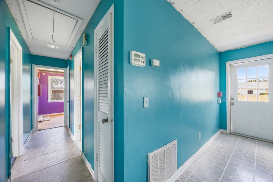 More Photos Of 109 Lisa Dr, Lexington Daycare Center For Sale