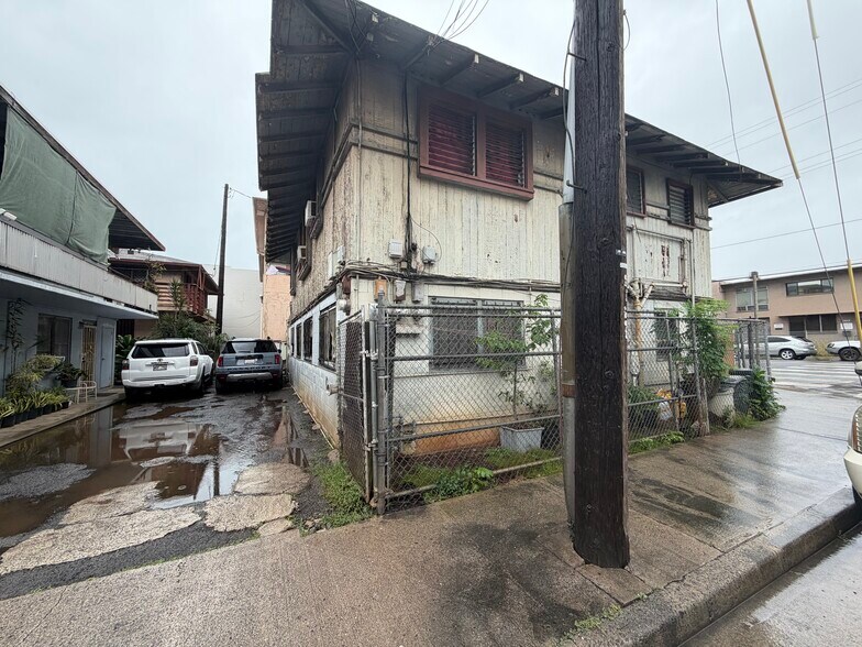 More Photos Of 1649 Democrat St, Honolulu Apartments For Sale