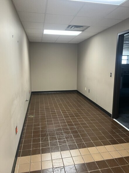 More Photos Of 1218 W Rock Creek Rd, Norman Office For Lease