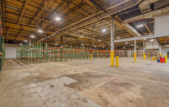 More Photos Of 60 Chase St, Methuen Distribution For Lease