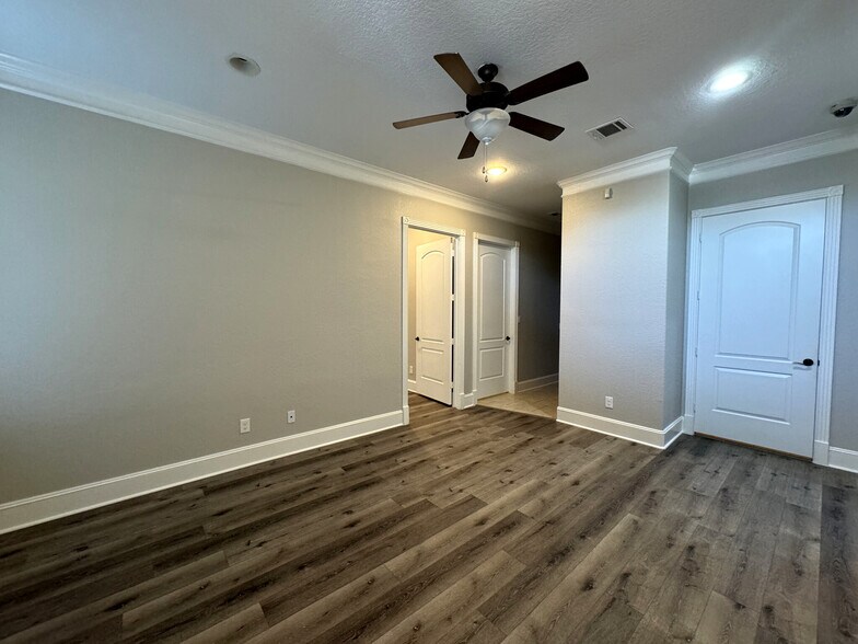 More Photos Of 11601 Spring Cypress Rd, Tomball Medical For Sale