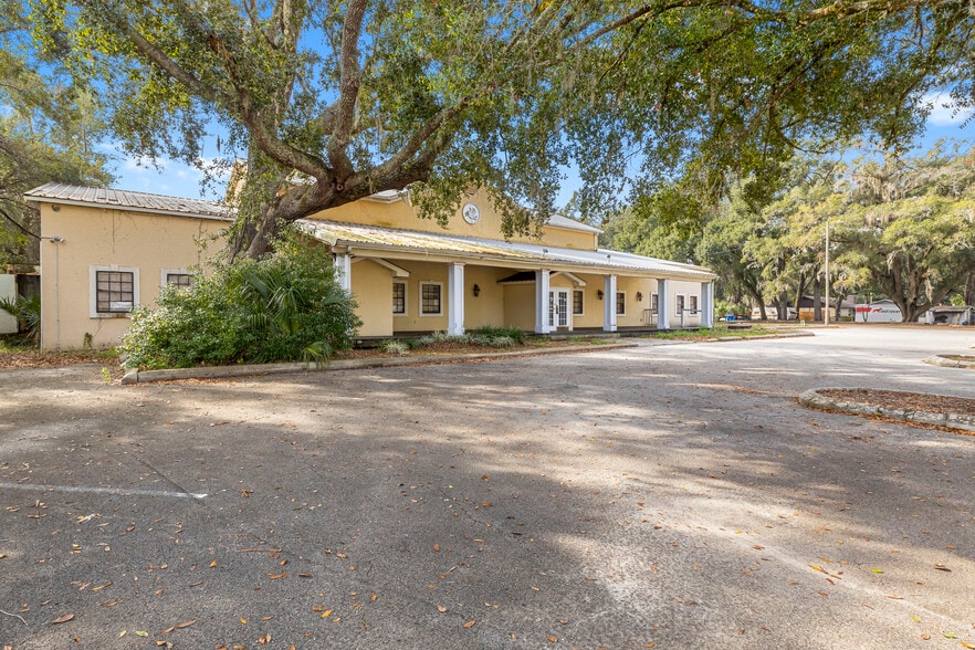 More Photos Of 10511 Main St, Thonotosassa Religious Facility For Sale