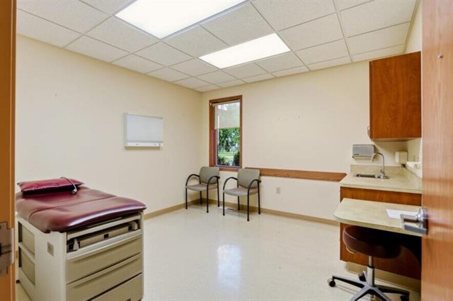 More Photos Of 2010 15th St, Bay City Healthcare For Sale