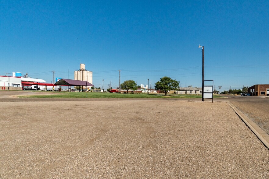 More Photos Of 201 E Service Rd, Tulia Restaurant For Lease