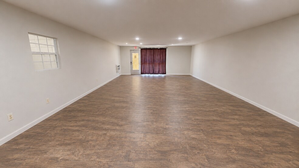 More Photos Of 413 Albano Dr, Springdale Warehouse For Lease