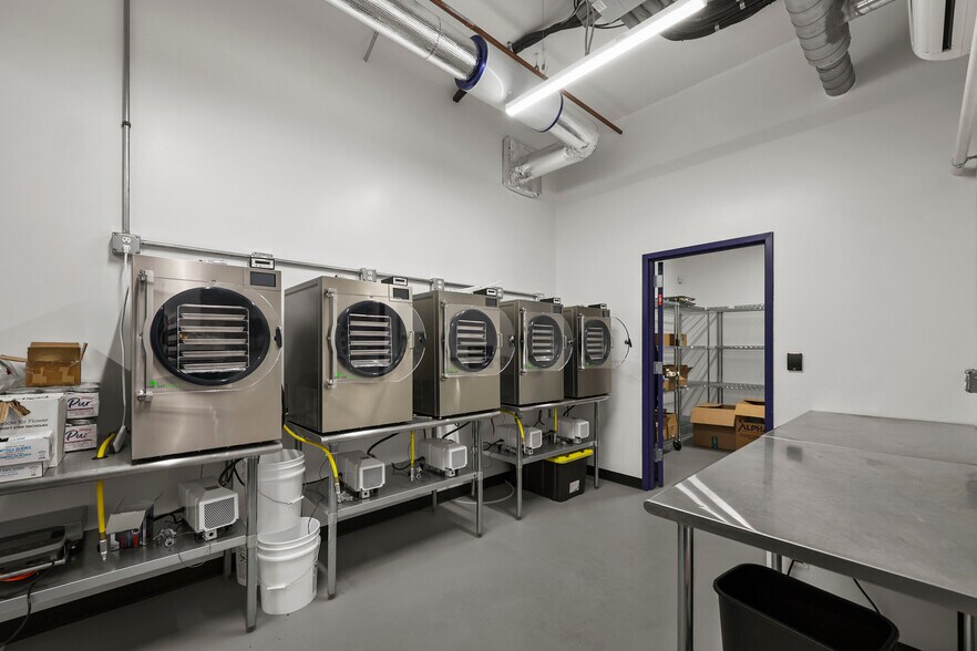 More Photos Of 700 S Main St, Sheffield Refrigeration Cold Storage For Sale