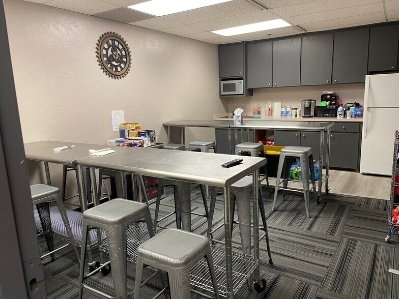 More Photos Of 11032 Quail Creek Rd, Oklahoma City Office For Sale