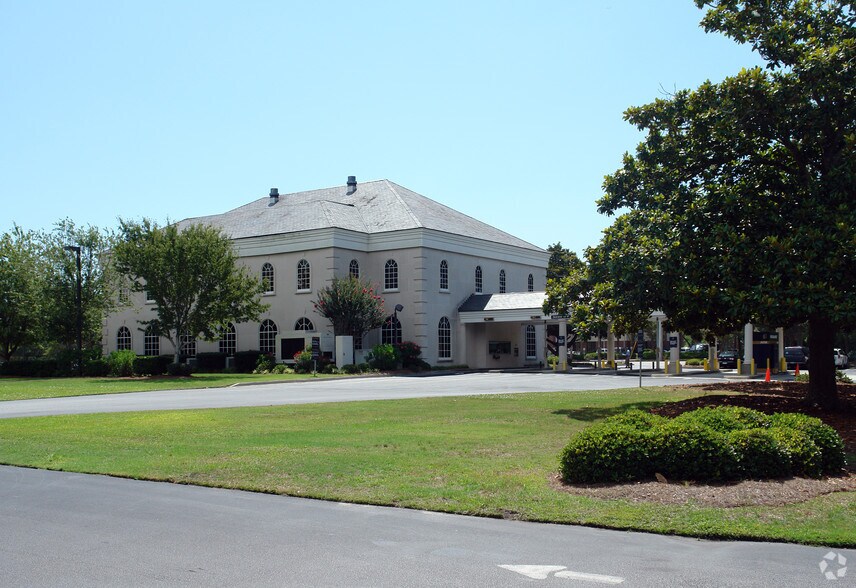 More Photos Of 2003 Oak St, Myrtle Beach Office For Sale