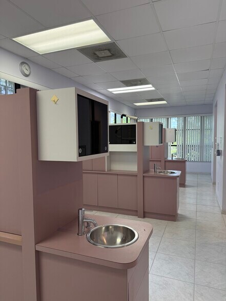 More Photos Of 3830 Tampa Rd, Palm Harbor Medical For Sale