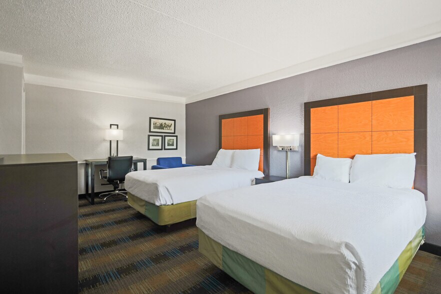 More Photos Of 601 Avenue Q, Lubbock Hotel For Sale