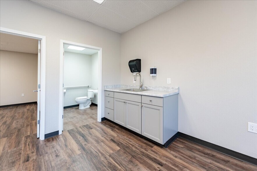 More Photos Of 2151 Van Horn Rd, Fairbanks Warehouse For Lease