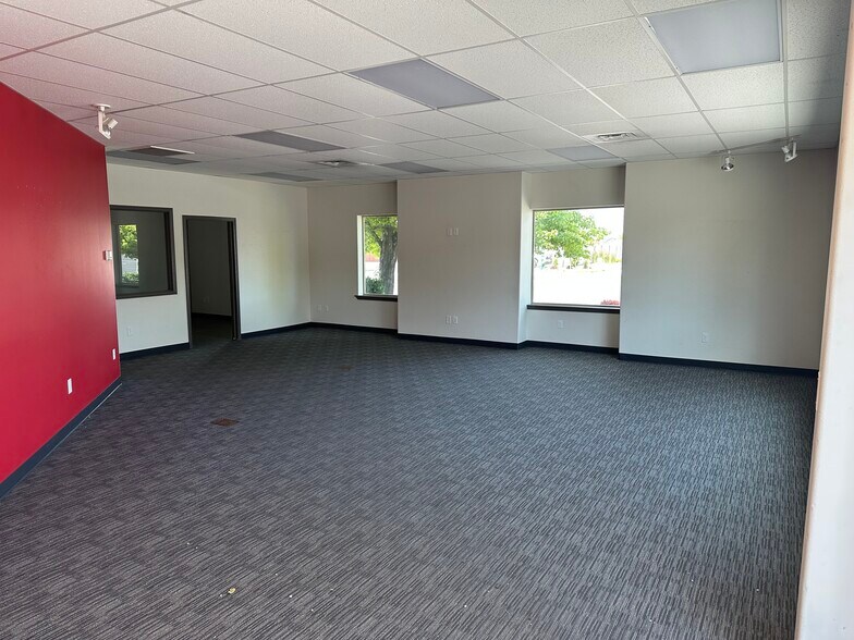 More Photos Of 8601 W Clearwater Ave, Kennewick Office For Lease