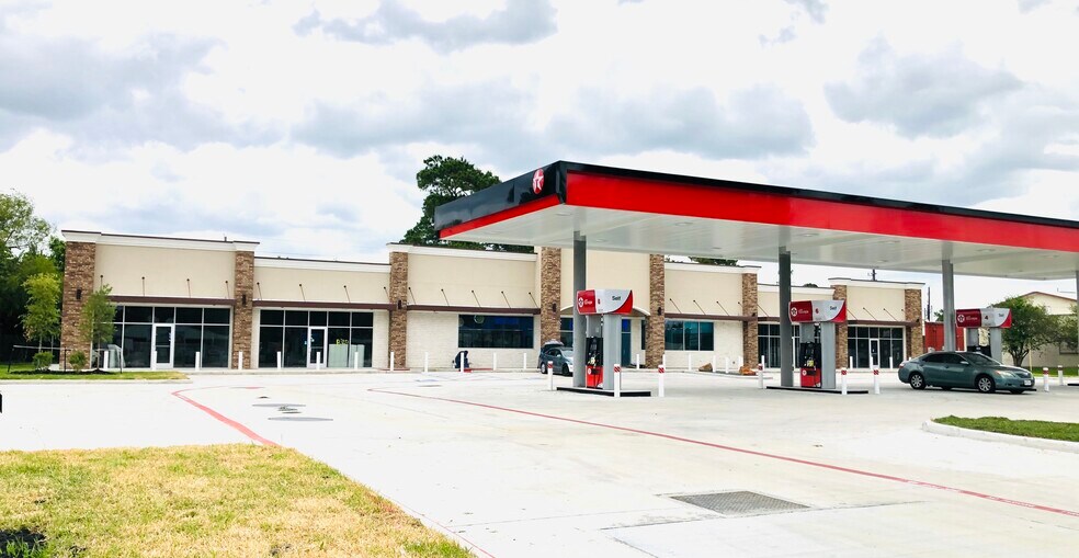 More Photos Of 8300 Antione Dr, Houston Service Station For Lease