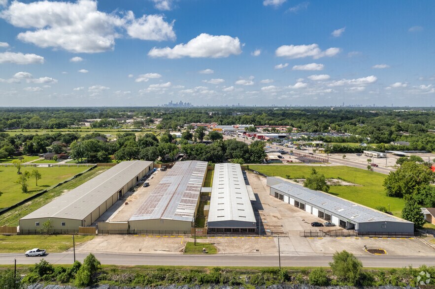 More Photos Of 130 Mitchell Rd, Houston Warehouse For Lease