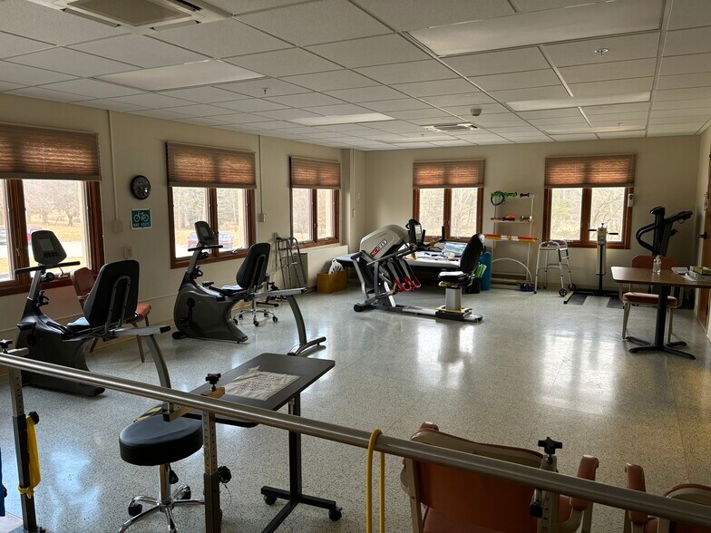 More Photos Of 25 Victory Noll Dr, Huntington Healthcare For Sale