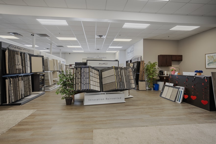 More Photos Of 2401 Highway 13 W, Burnsville Warehouse For Sale