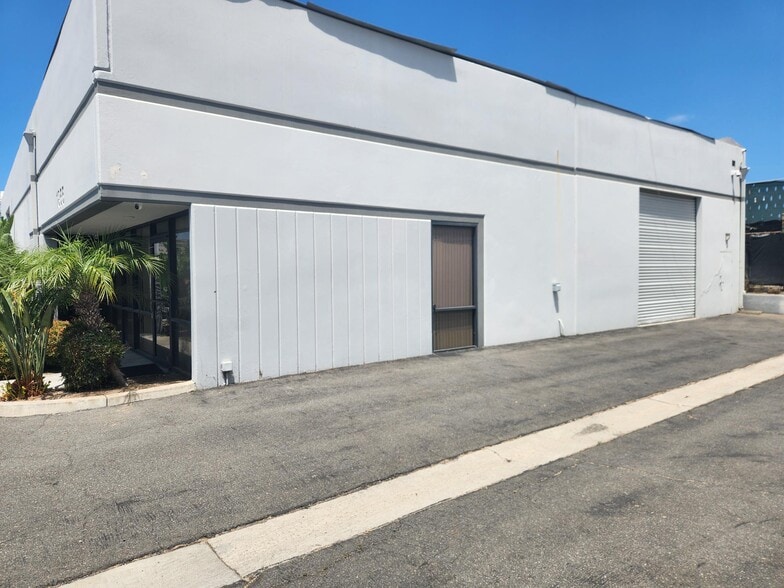 More Photos Of 1855 S Santa Cruz St, Anaheim Manufacturing For Lease