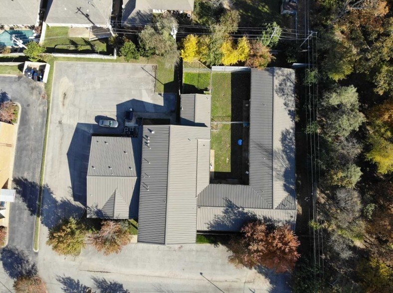 More Photos Of 1850 Berryhill Rd, Cordova Veterinarian Kennel For Sale