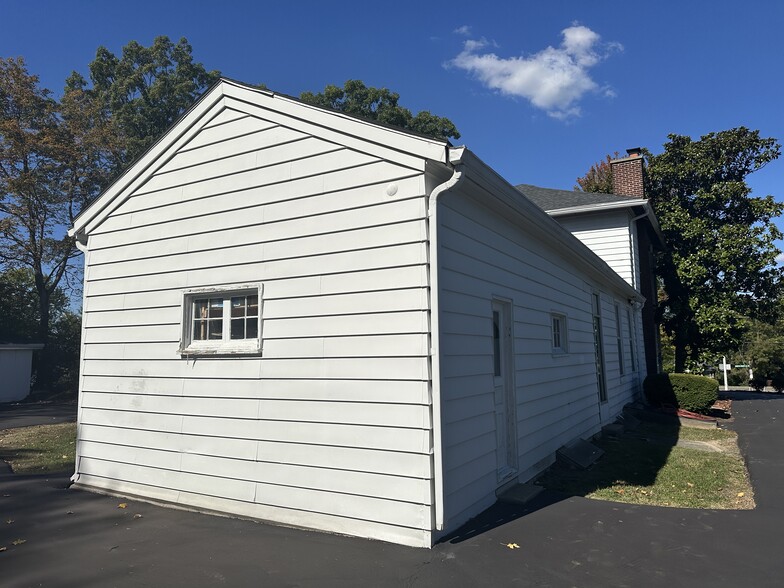 More Photos Of 869 W North Bend Rd, Cincinnati Office For Sale