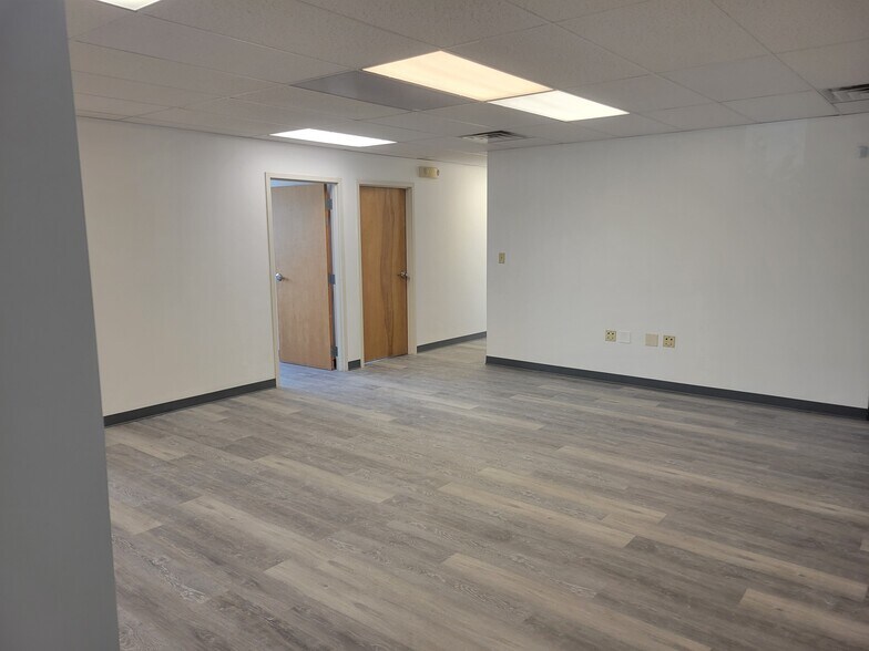 More Photos Of 974-976 Kenmore Ave, Buffalo Office For Lease