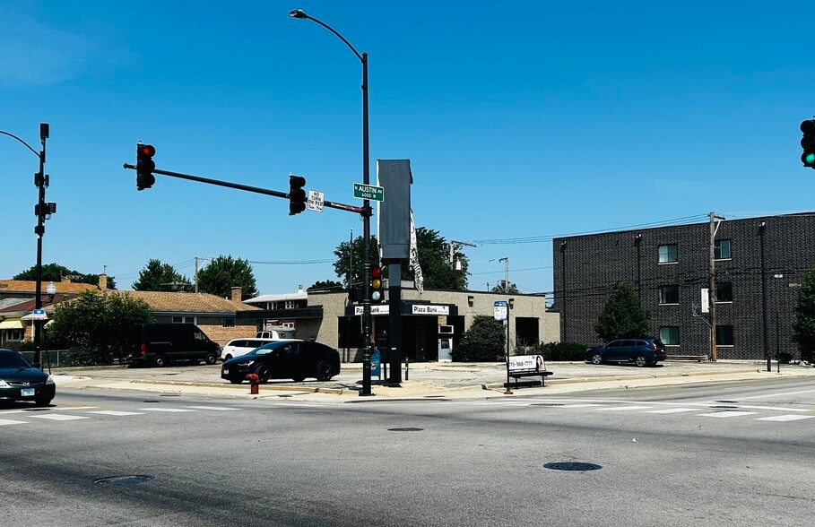 More Photos Of 6000 W Montrose Ave, Chicago Bank For Sale