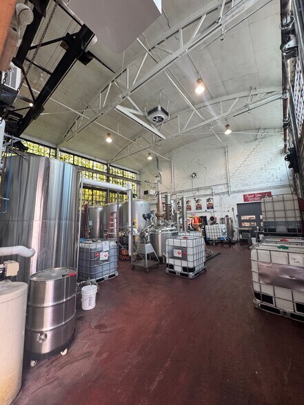 More Photos Of 2330 W Clybourn St, Milwaukee Manufacturing For Sale