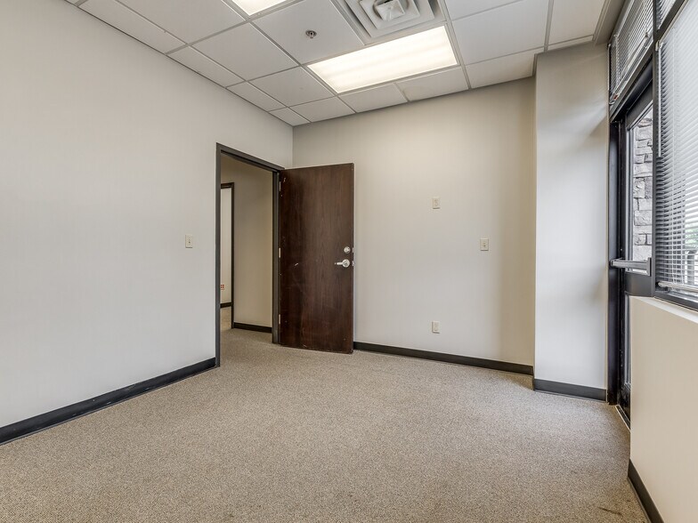 More Photos Of 3101 W Tecumseh Rd, Norman Office For Lease