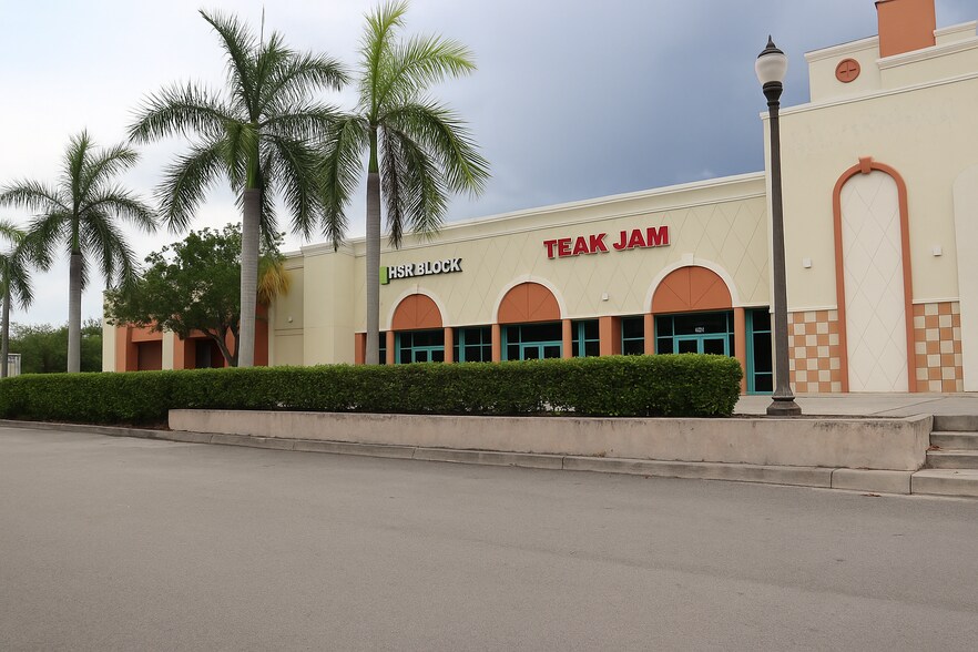 More Photos Of 1205 NE 163rd St, North Miami Beach General Retail For Lease