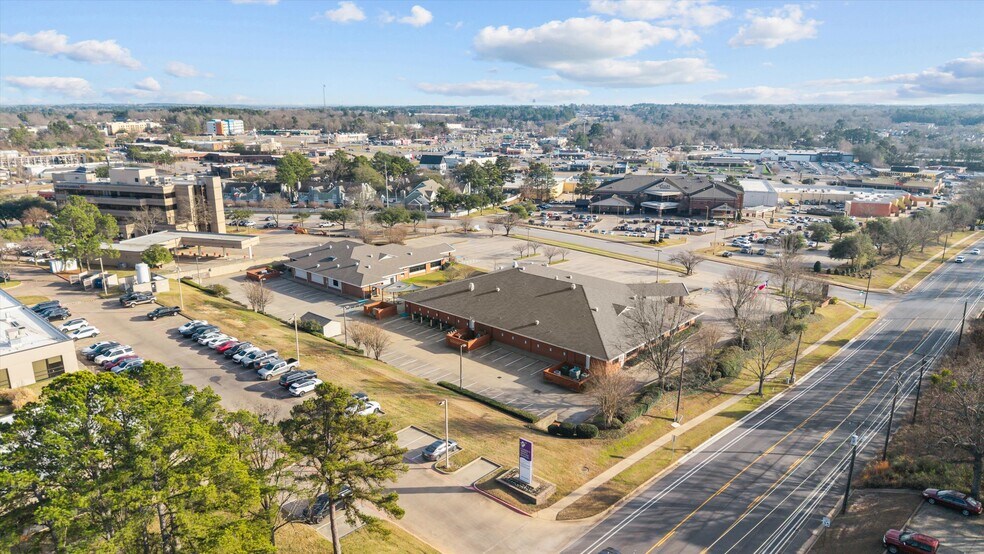 More Photos Of 3413 Golden Rd, Tyler Medical For Sale