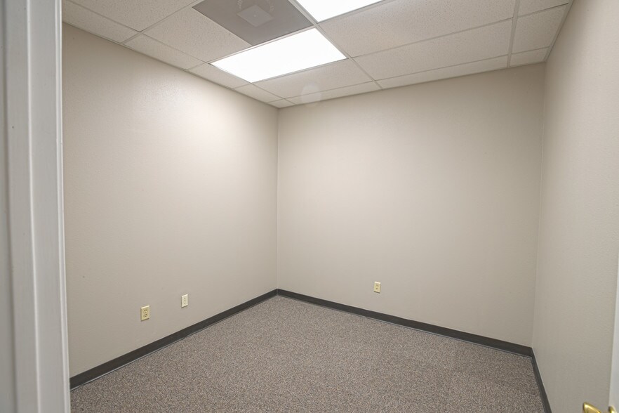 More Photos Of 25275 Budde Rd, Spring Light Distribution For Lease