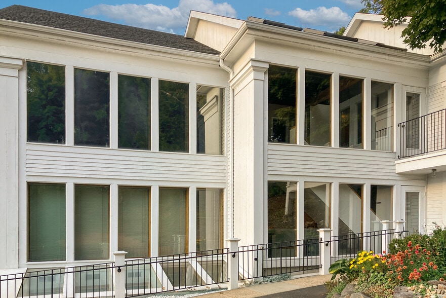 More Photos Of 175 Main St S, Woodbury Medical For Sale