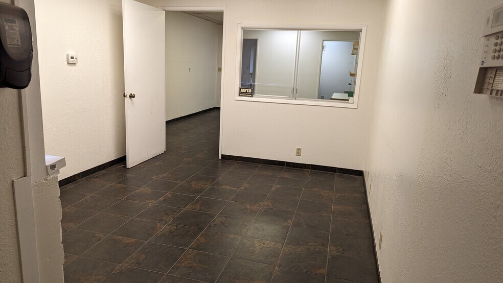 More Photos Of 6131 Quail Valley Ct, Riverside Manufacturing For Sale