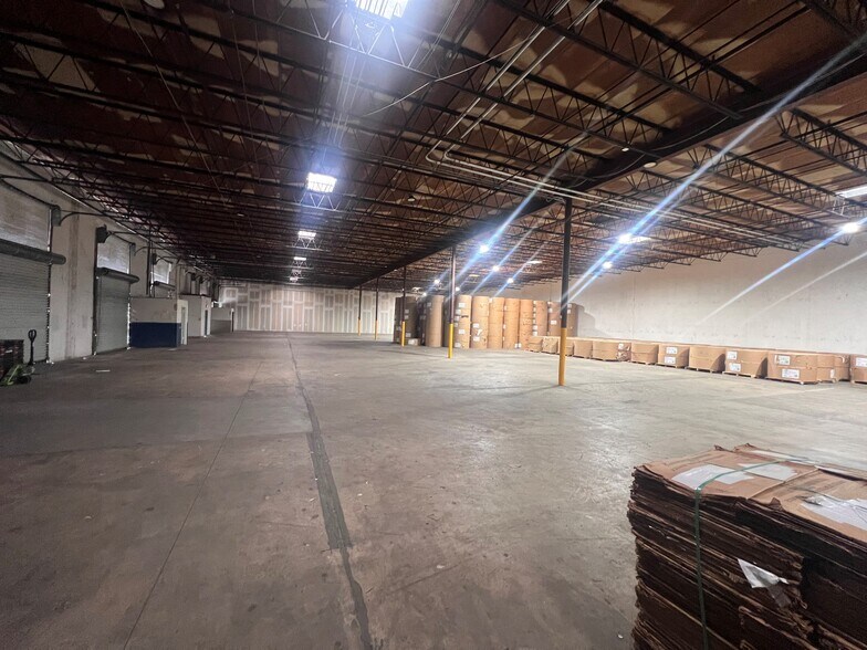 More Photos Of 5500-5550 Airport Blvd, Tampa Warehouse For Lease
