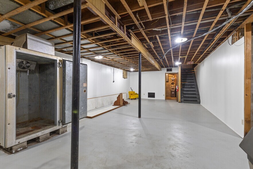 More Photos Of 2703 S Chicago Ave, South Milwaukee General Retail For Sale