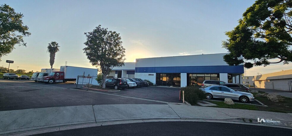 More Photos Of 20925 S Bonita St, Carson Warehouse For Lease