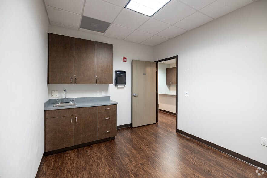 More Photos Of 13774 Plantation Rd, Fort Myers Medical For Lease