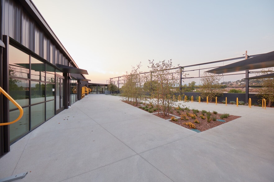 More Photos Of 2427-2433 Birkdale St, Los Angeles Loft Creative Space For Lease
