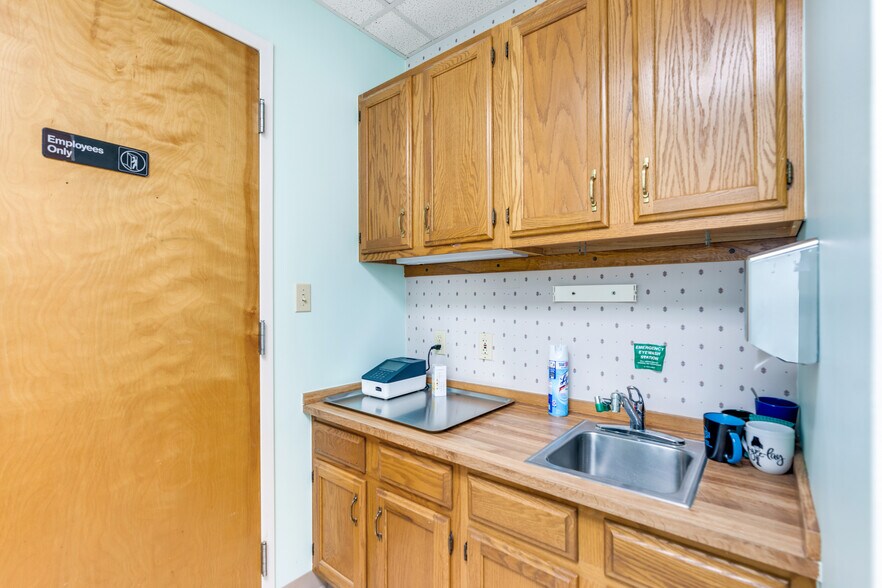 More Photos Of 2525 Harbor Blvd, Port Charlotte Medical For Lease