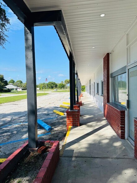 More Photos Of 6500 Miami Dr, Lake Wales Restaurant For Lease