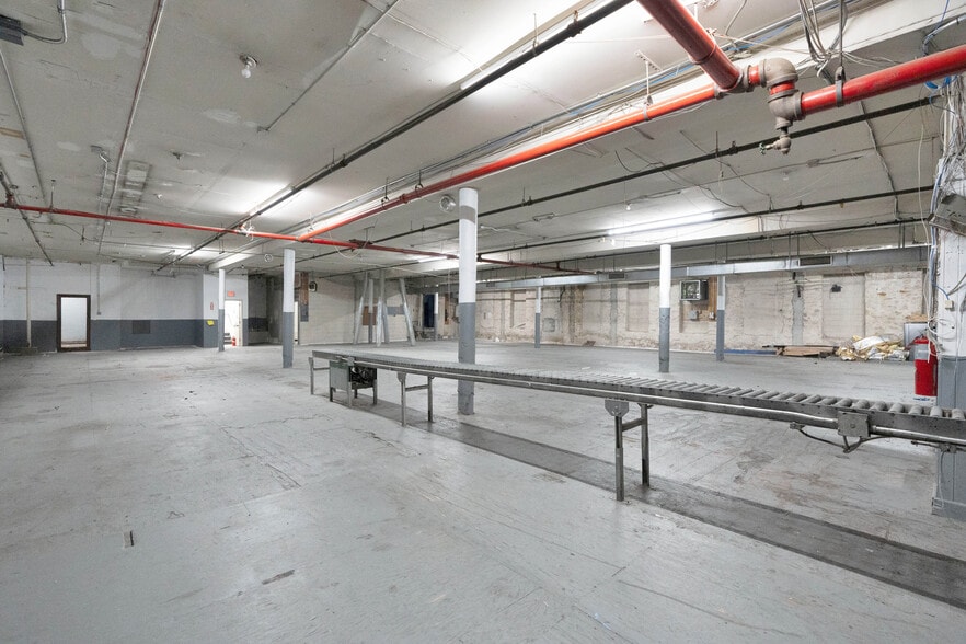 More Photos Of 4910 Broadway, New York Drugstore For Lease