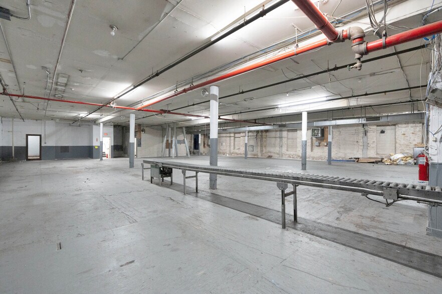 More Photos Of 4910 Broadway, New York Drugstore For Lease