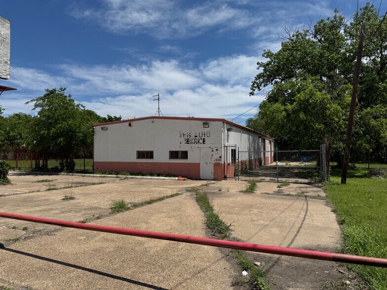 Primary Photo Of 3444 N Interstate 35 E, Lancaster Office For Lease