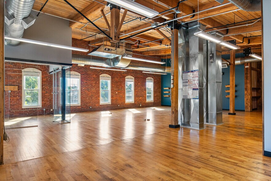 More Photos Of 77 Elm St, Amesbury Loft Creative Space For Lease